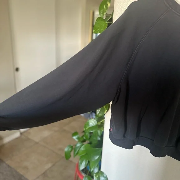 Levi's Black Sweatshirt with Colorful Graphic - Picture 7 of 8